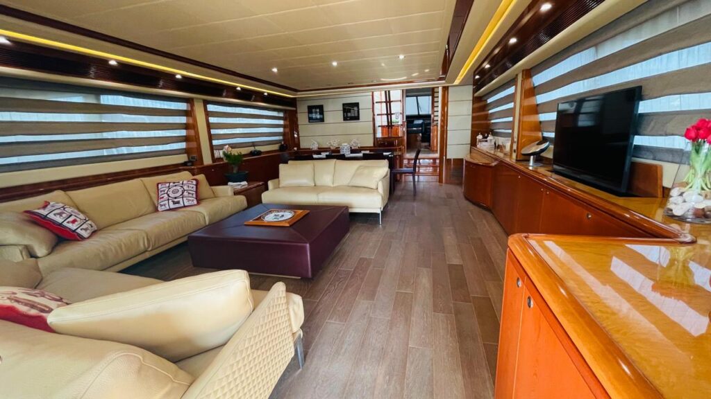 Ferretti 881 2006 gallery image 10