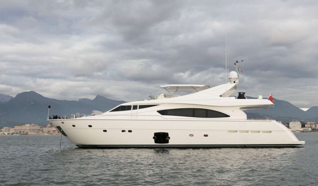 Ferretti 881